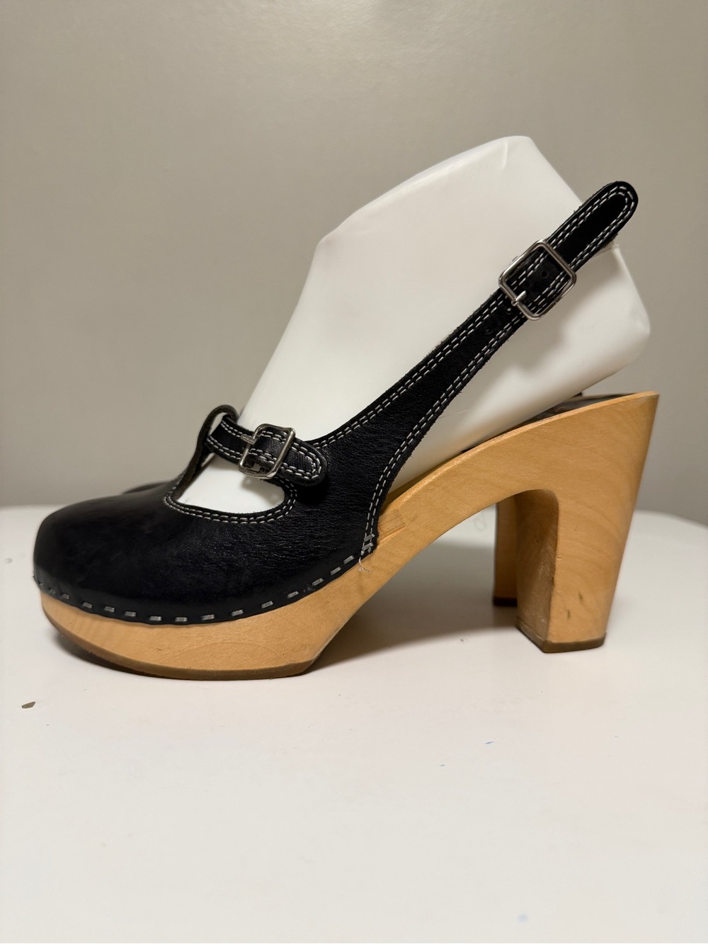 Swedish Hasbeens Black Leather T-Strap Heels Ankle Strap Buckle US 7 EU 37
